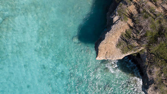 海滨海岸博内尔岛加勒比海空中无人机顶部