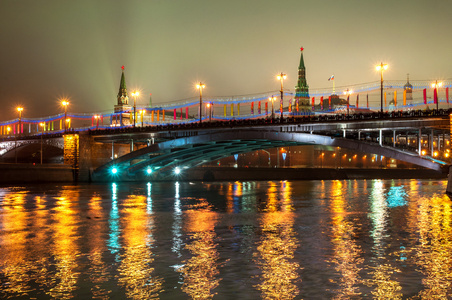 莫斯科河 桥和克里姆林宫塔楼