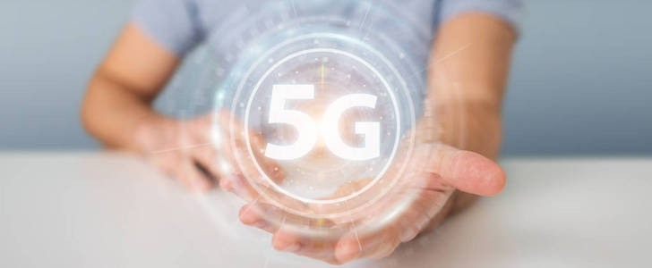 在模糊背景下的商人使用5g 网络接口3d 渲染