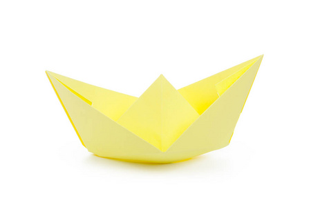 折纸纸船在白色背景上孤立