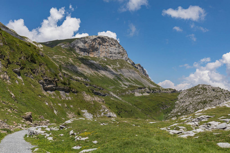 在瑞士, 欧洲的 Gemmi 通过的高山路线惊人的风景