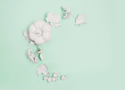 秋天装饰绿色白色背景 枫叶植物纸塑设计