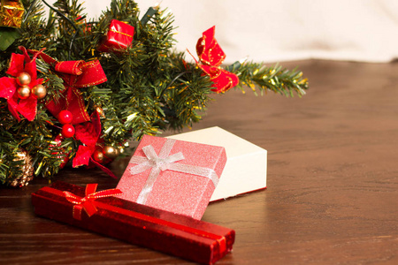 圣诞节背景与装饰树和新年卡片