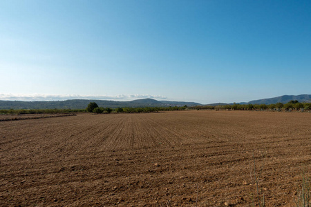 在蓝色的天空下, 通过奥古斯塔的道路, castellon, 西班牙