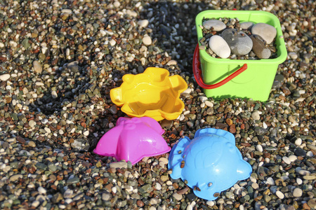 阳光海滩特写沙坑彩色玩具