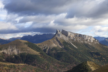 不同的风景，在西班牙北部的比利牛斯山