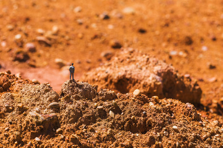 在洛基地区做生意的人是洛基。想象在火星上做生意