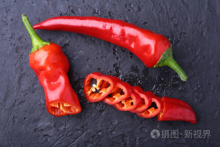 特写顶部红辣椒切片 原料成分概念