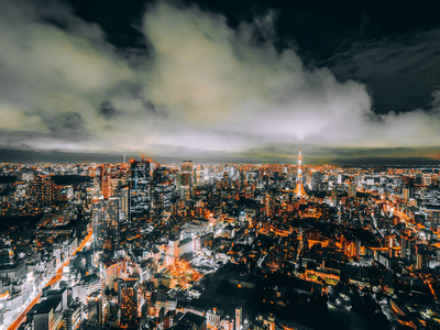 美丽的城市与建筑学和大厦在东京风景日本在晚上