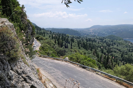 科孚岛 希腊 山路越过 Paleokastritsa 向 Lakones。查看 Liapades 山谷和海湾