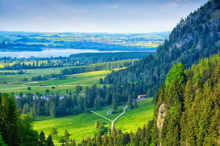 在德国巴伐利亚阿尔卑斯山的新天鹅堡。著名的地标