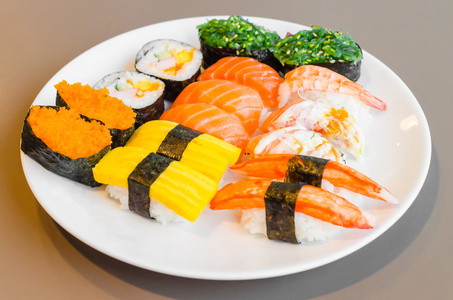 寿司的日本料理