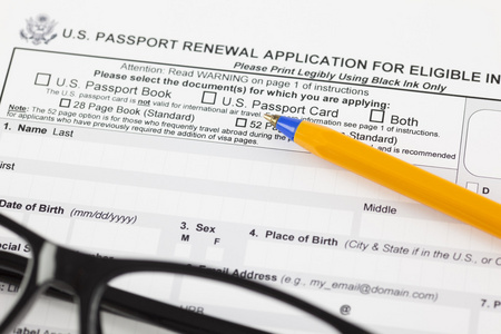 美国护照续期申请符合条件的个人