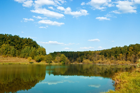 田园诗般的秋景