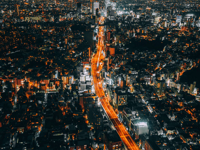 美丽的城市与建筑学和大厦在东京风景日本在晚上