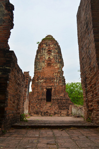 损坏的宝塔在扫管笏帕玛哈泰寺 大城 泰国