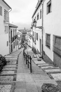 西班牙南部的安大路西亚格拉纳达的建筑黑白影像