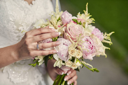 新娘的花束, 妇女在婚礼前准备就绪