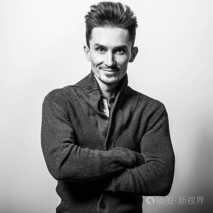 年轻时尚英俊的男人.黑白照片