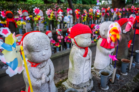 日本东京佐治寺公墓的吉佐雕像图片