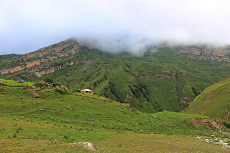 Kusar 地区的山地景观