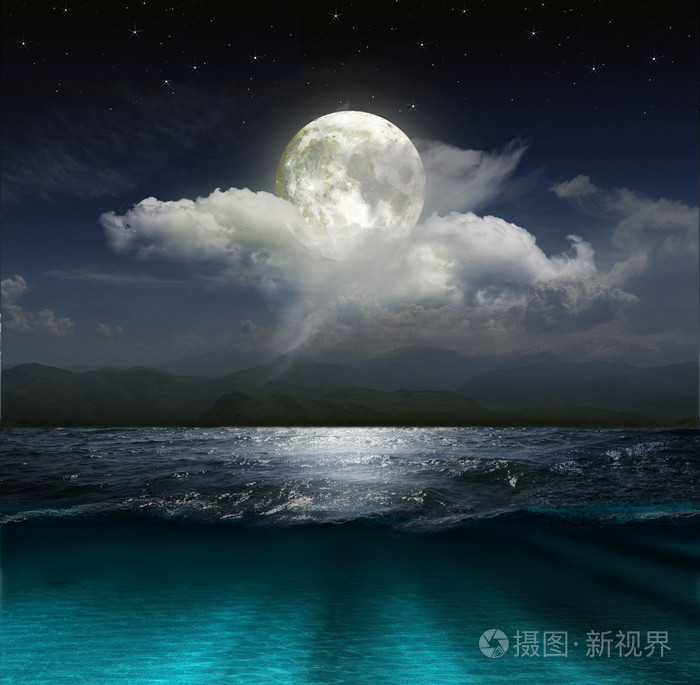 梦幻景色月亮湖泊和船
