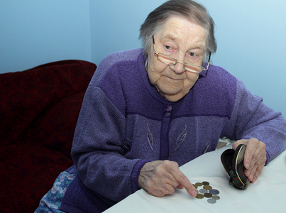 年迈的奶奶相信一分钱在你的钱包图片