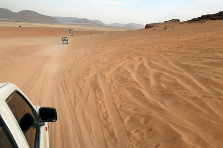 在 Jordan 沙漠探险旅游