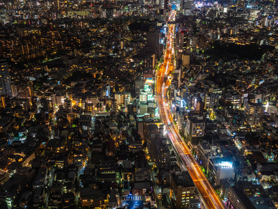 美丽的城市与建筑学和大厦在东京风景日本在晚上