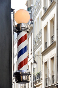 理发店招牌在巴黎图片