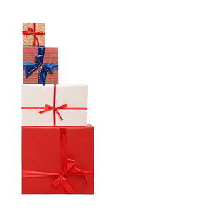 白色背景礼品盒。在白色背景可爱的礼品盒。可爱的礼品盒弓。圣诞礼品盒