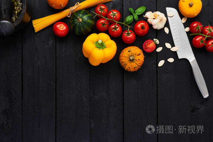 美味的意大利菜, 西红柿, 面食, 辣椒粉, 南瓜和大蒜的食物背景.