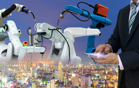 机器人更换工业4.0 件事技术机器人未来的手臂和人使用控制电子控制器