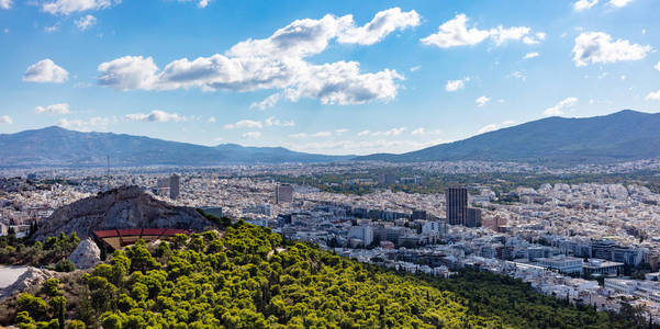 雅典, 希腊。Lycabettus 山和露天剧院, 雅典城市鸟瞰图