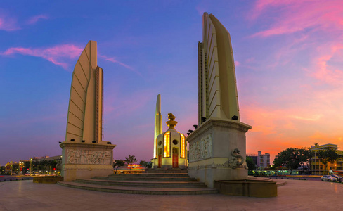 民主纪念碑是历史宪法纪念碑在曼谷, 泰国