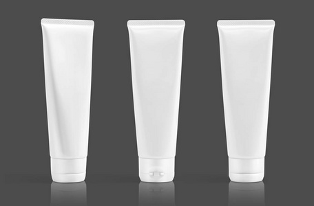 空白包装白色化妆品塑料管隔离在白色背景与裁剪路径准备产品设计