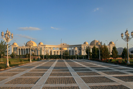 与列和穹顶宫。阿什哈巴。土库曼斯坦