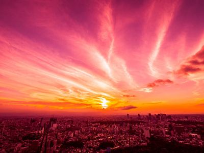 日本夕阳下的东京城周边建筑与建筑的美丽鸟瞰图