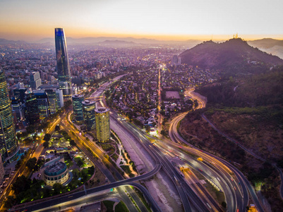 智利圣地亚哥美丽的城市夜景