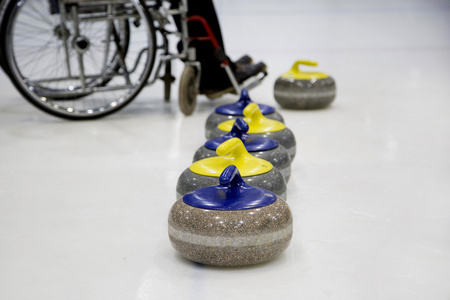 残奥会冰壶训练轮椅冰壶图片