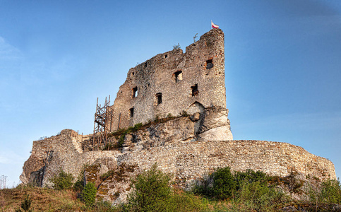 米罗城堡的废墟。波兰切斯托霍瓦地区