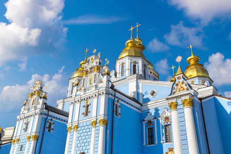 圣迈克尔东正教修道院在基辅, 乌克兰在一个美丽的夏天天