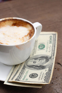 热咖啡与美元