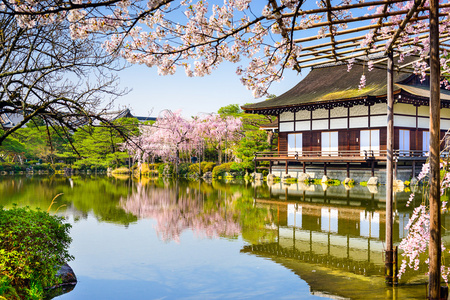 平安的寺庙花园