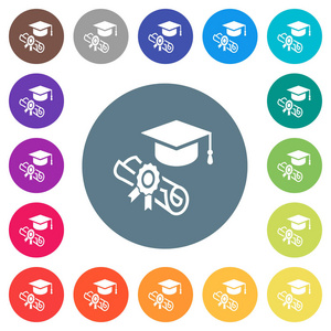 毕业典礼平面白色图标在圆形的颜色背景。包含17种背景颜色变化