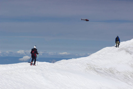 瑞士直升机游览雪山顶山脉