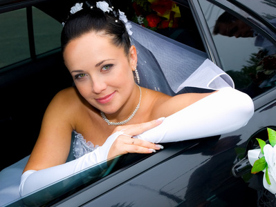 在车里的新娘