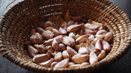 丁香大蒜是泰国食物的重要成分。大蒜