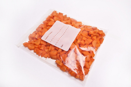 切碎的胡萝卜的塑胶冷冻袋图片