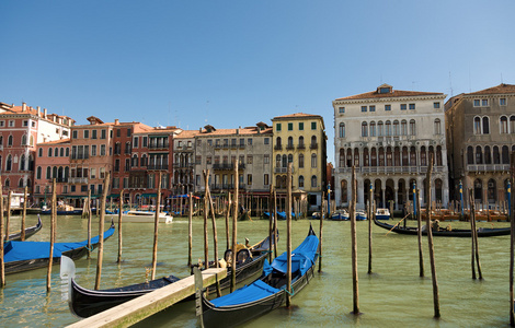 吊船在京杭运河威尼斯，意大利